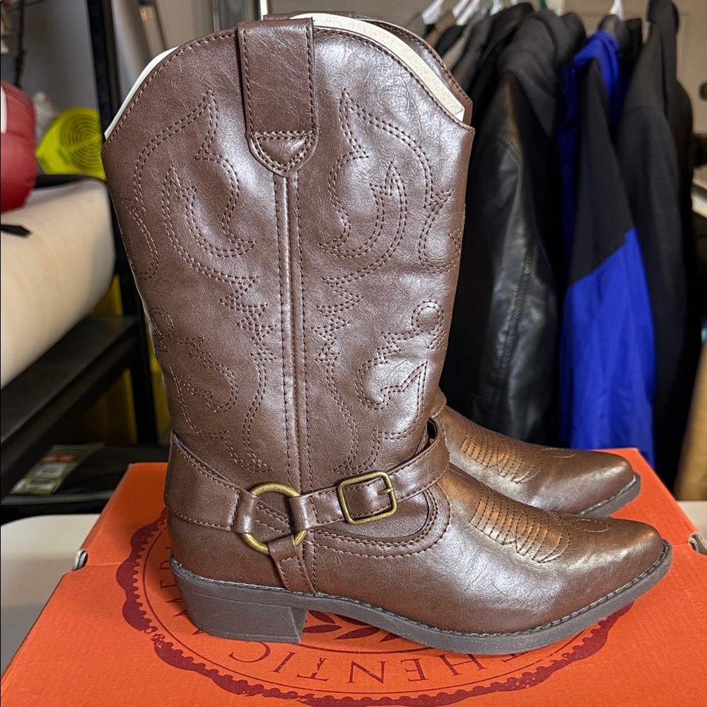 Authentic American Heritage Brown Heeled‎ Boots 8 NWT